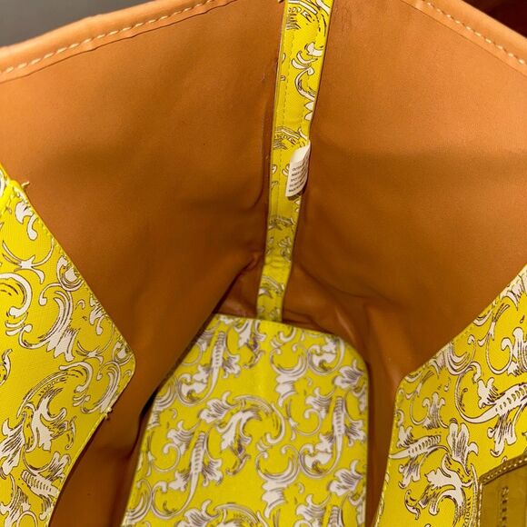 Shiraleah bright yellow baroque/paisley print shoulder strap beach tote bag - Picture 11 of 13